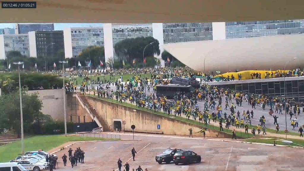 CPI do DF poupa Bolsonaro e PMs e pede indiciamento de ex-auxiliar de Lula