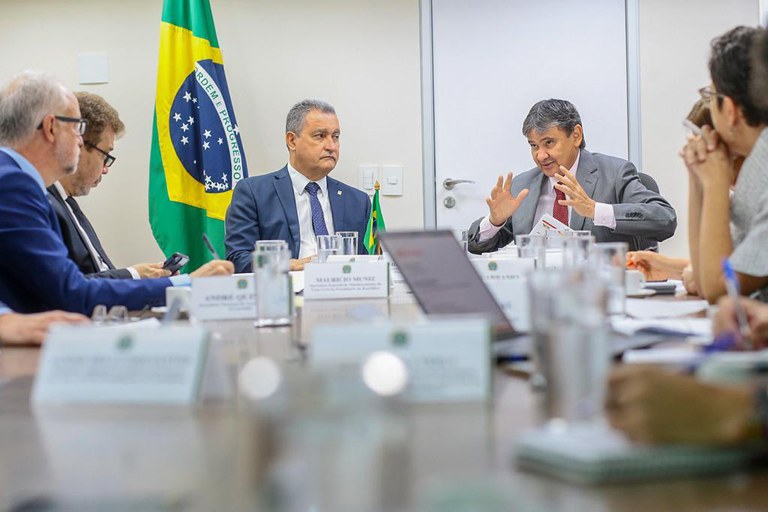 O ministro da Casa Civil, Rui Costa, participa de reunião no Ministério do Desenvolvimento Social, ao lado do ministro Wellington Dias, no último dia 12