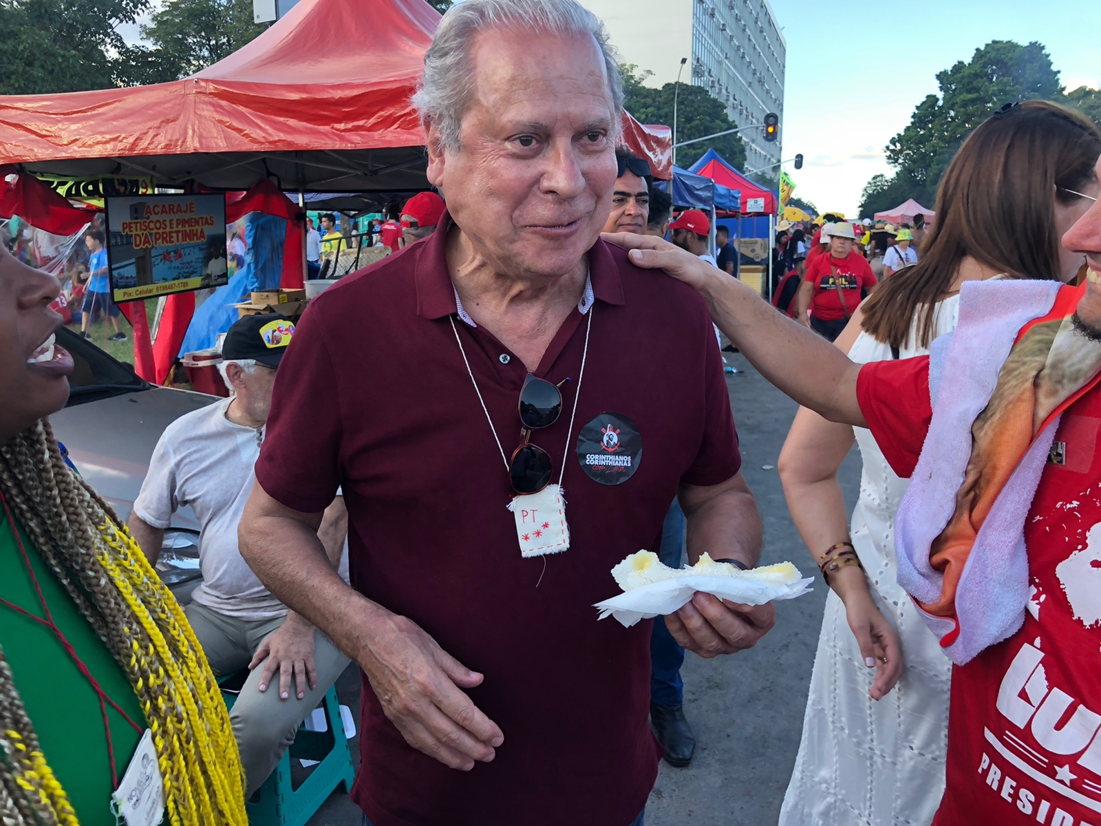 Dirceu vai à posse à paisana e fala sobre corrupção | VEJA