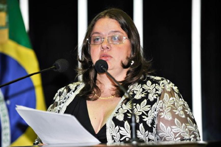 Adriana Dias