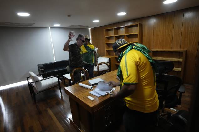 Invasão ao Congresso Nacional, STF e Palácio do Planalto, em Brasília - Invasão ao Congresso Nacional, STF e Palácio do Planalto, em Brasília -