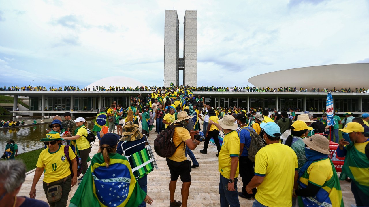 Manifestantes invadem Congresso, STF e Palácio do Planalto -