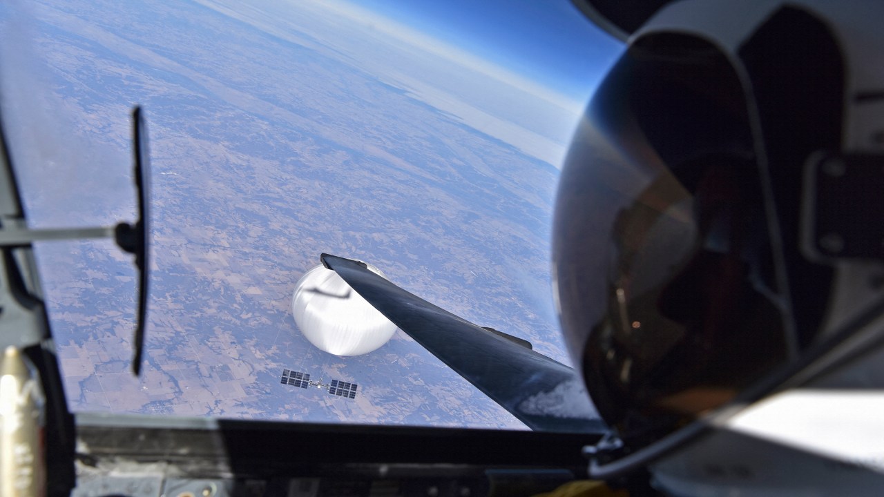 IN FLIGHT - FEBRUARY 3: In this handout image provided by the Department of Defense, a U.S. Air Force U-2 pilot looks down at the suspected Chinese surveillance balloon on February 3, 2023 as it hovers over the Central Continental United States. Recovery efforts began shortly after the balloon was downed. U.S. Department of Defense via Getty Images/AFP (Photo by Handout / GETTY IMAGES NORTH AMERICA / Getty Images via AFP)
