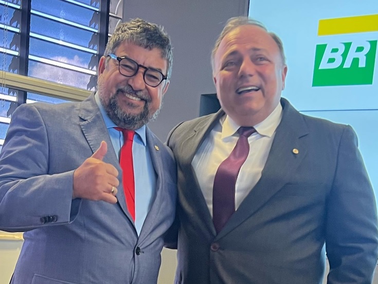 JUNTOS - Quaquá, vice-presidente do PT, e Eduardo Pazuello, ex-ministro de Bolsonaro, serão deputados federais na mesma legislatura
