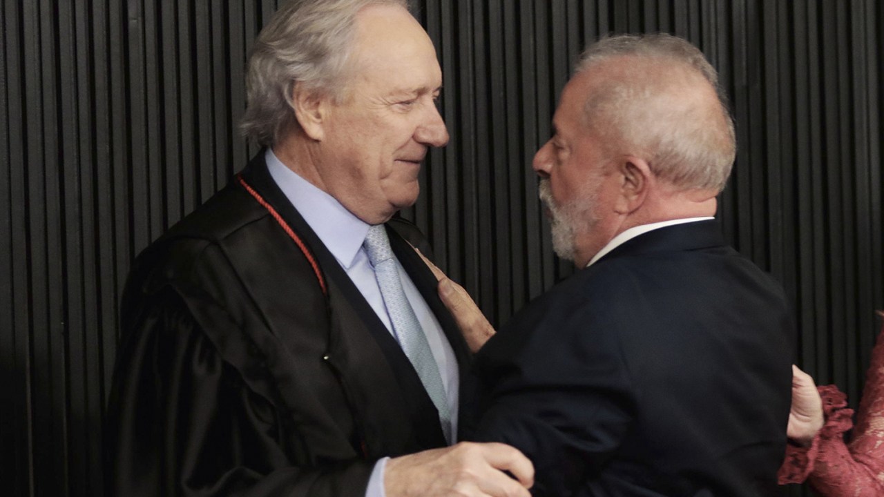 REENCONTRO - Com Lula: indicado à Suprema Corte pelo petista em 2006 -