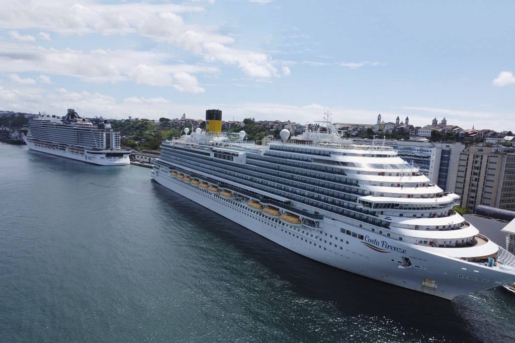 POR TERRA E POR MAR - Navios em Salvador: o número de turistas a bordo será bem maior do que antes da pandemia -