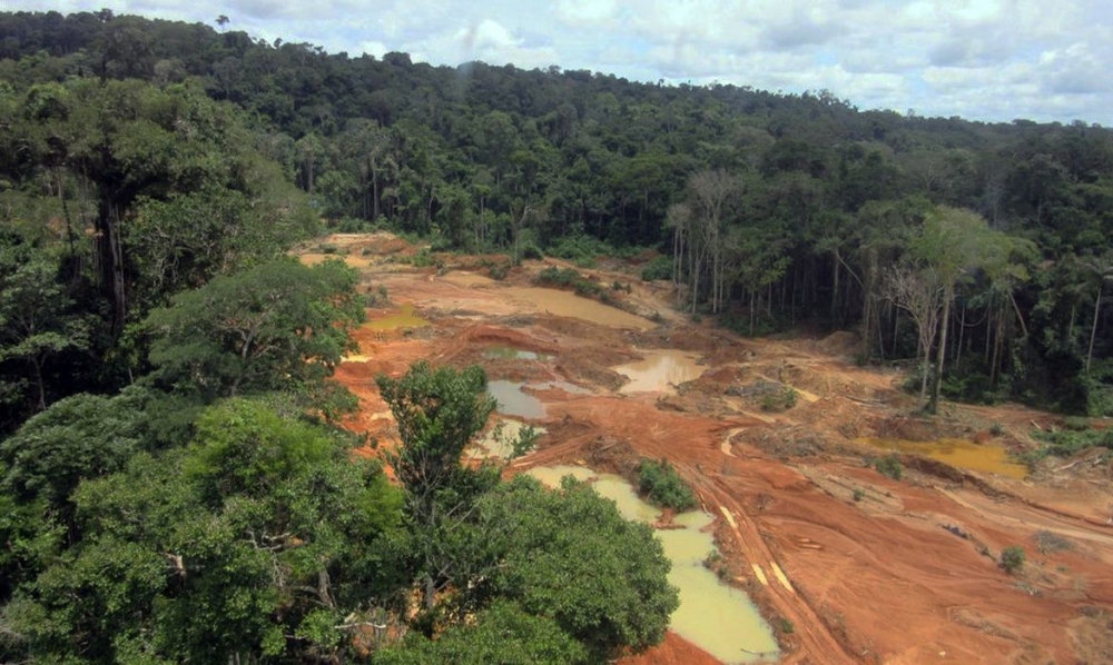 Registro fotográfico feito em 26 de novembro de 2020, quando foi deflagrada pela Polícia Federal a Operação Rêmora no intuito de desarticular uma associação criminosa suspeita de coordenar atividade de garimpo ilegal na Terra Indígena Yanomami, na Amazônia