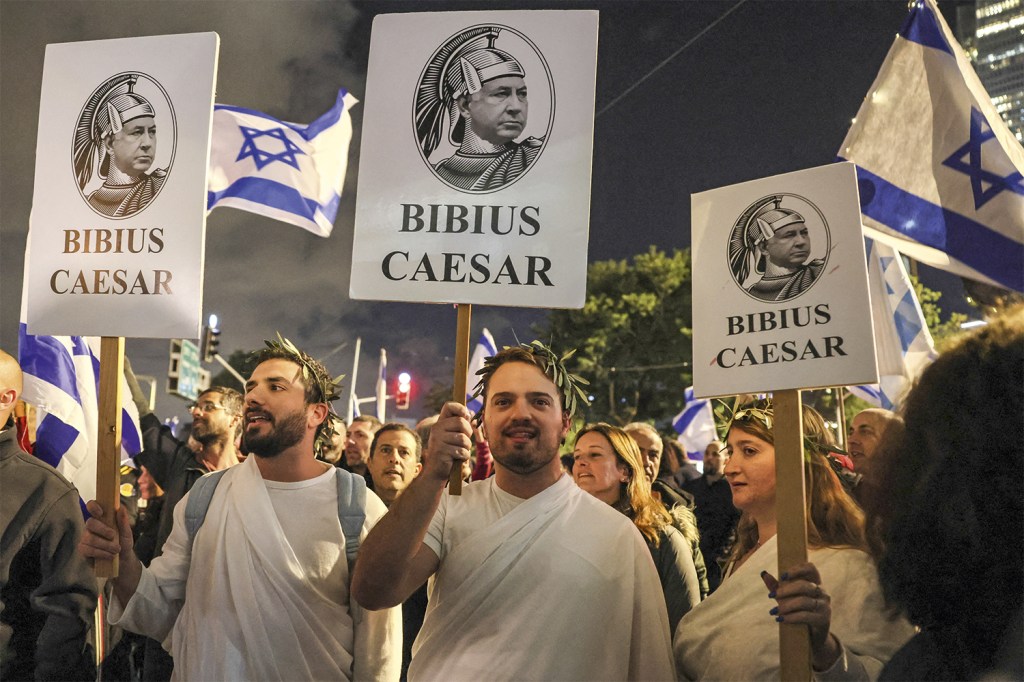 AVE, BIBI - Manifestação em Tel Aviv: a população de Israel reage ao projeto que limita a independência do Judiciário -