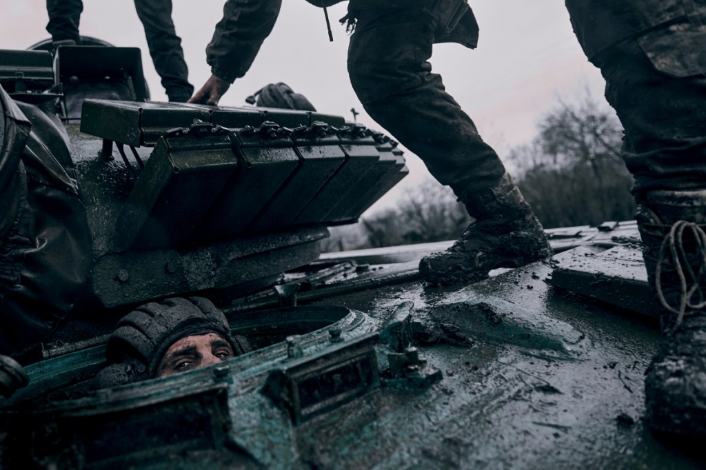 Soldados da Ucrânia jogam 'War of Tanks' entre batalhas - 22/08/2023 -  Mundo - Folha