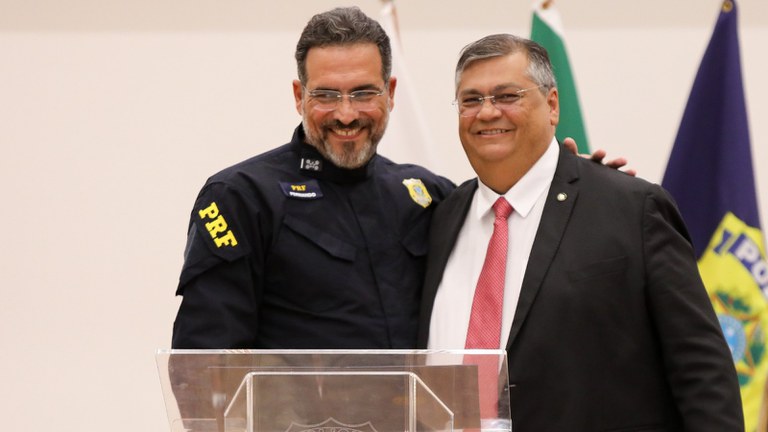 Novo chefe da PF Antônio Fernando Oliveira junto com o ministro da Justiça de Lula, Flávio Dino.