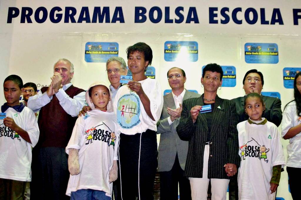 A ORIGEM - Bolsa Escola: FHC lançou o que Lula unificaria como Bolsa Família -