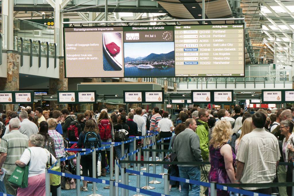 CB5942_fotoarena.jpg ELDORADO GELADO - A fila da imigração canadense não para de crescer: o objetivo é atrair todo ano 500 000 estrangeiros de variadas qualificações e nacionalidades, meta prevista pelo menos até 2025 -