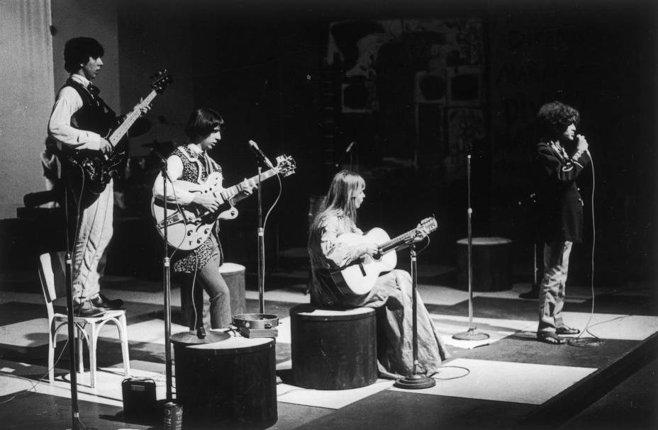 Caetano Veloso e "Os Mutantes" no show "Divino Maravilhoso" -