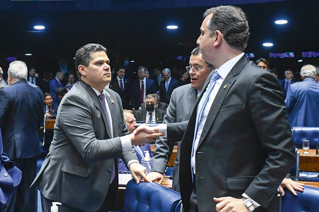 ELEICAO-PRESIDENCIA-SENADO-2023-1-c.jpg APOIO - Alcolumbre com Rodrigo Pacheco: influente na presidência do Senado -