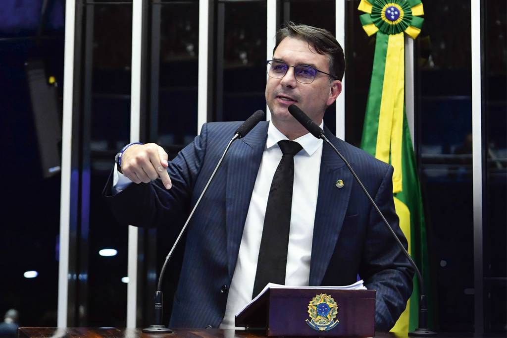 ZERO UM - Flávio: articulador do PL no Senado e disposição para eleição em 2024 -