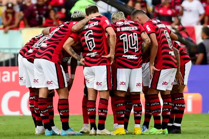 Flamengo tenta voltar a vencer após tropeço durante a semana -
