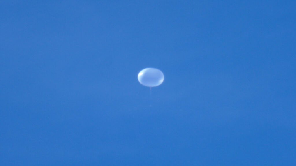 Força aérea da Colômbia relatou na sexta-feira 3 que avistou um objeto 'semelhante a um balão' sobrevoando seu espaço aéreo. 03/02/2023 -