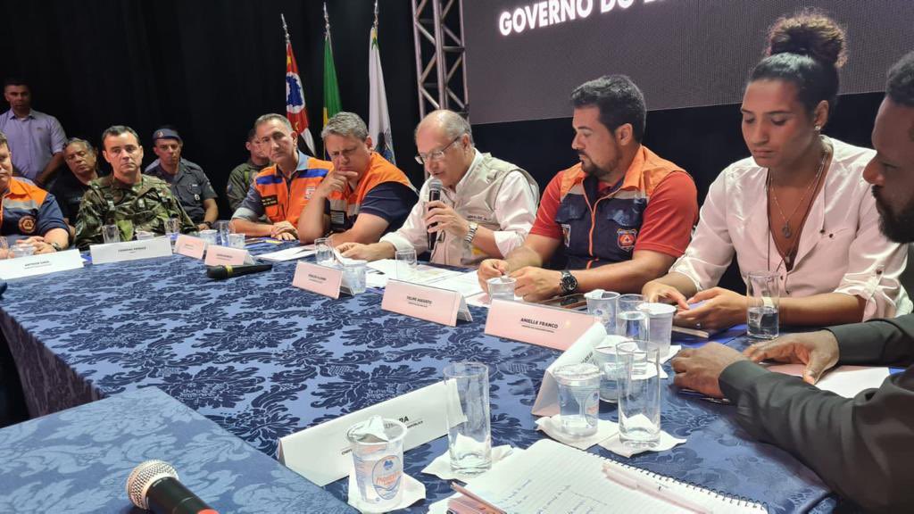 O vice-presidente, Geraldo Alckmin, acompanhado da ministra da Igualdade Racial, Anielle Franco, do ministro da Integração e Desenvolvimento Regional, Waldez Góes, do prefeito de São Sebastião, Felipe Augusto (PSDB), e do governador de São Paulo, Tarcísio de Freitas -
