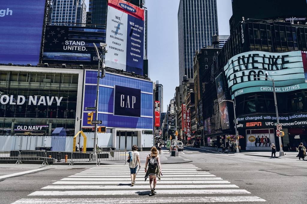 ABALO GLOBAL - Times Square, em Nova York, na pandemia: interrupção abrupta no comércio internacional -