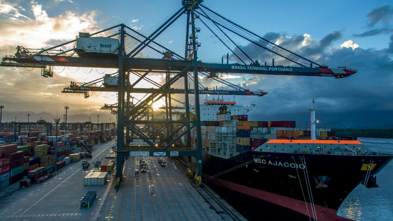 FORÇA - Global Porto de Santos: cenário externo beneficia exportações -