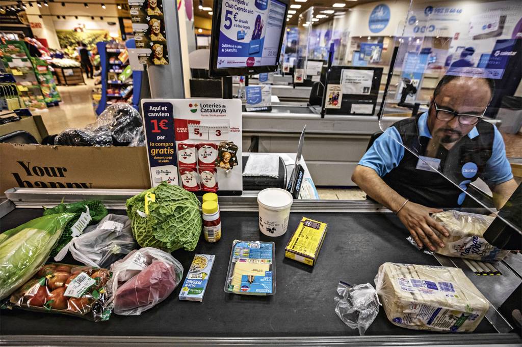 CUSTO DE VIDA ELEVADO - Mercado na Espanha: a região sofre com inflação recorde, impactada por alimentos e energia -