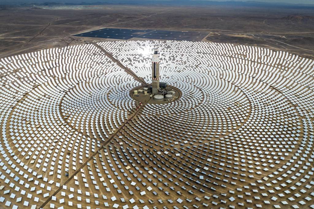 AQUECIDO - Fazenda solar no Chile: o planeta vem ampliando o uso de fontes renováveis -