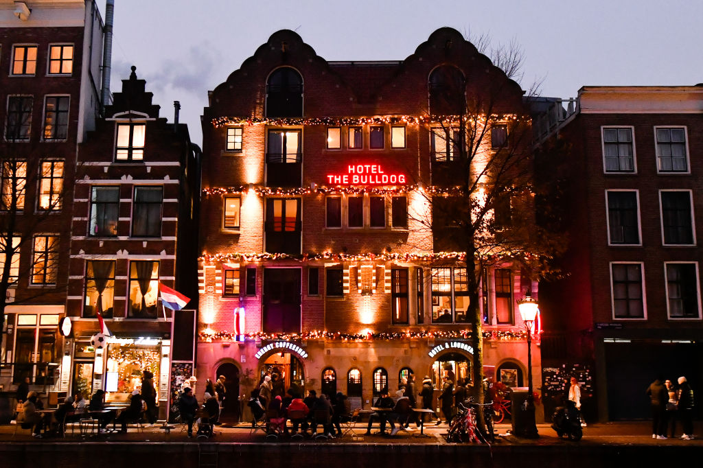 A região de De Wallen, conhecida como o distrito da luz vermelha, em Amsterdã -