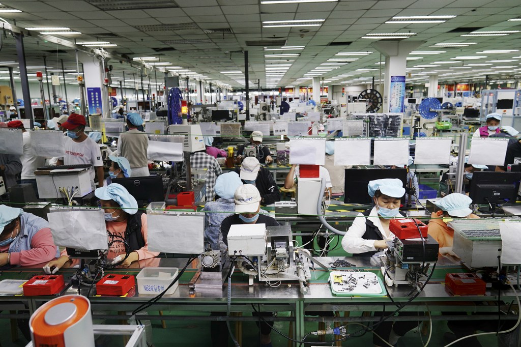 SAÍDA - Fábrica na China: multinacionais estão deixando o país -