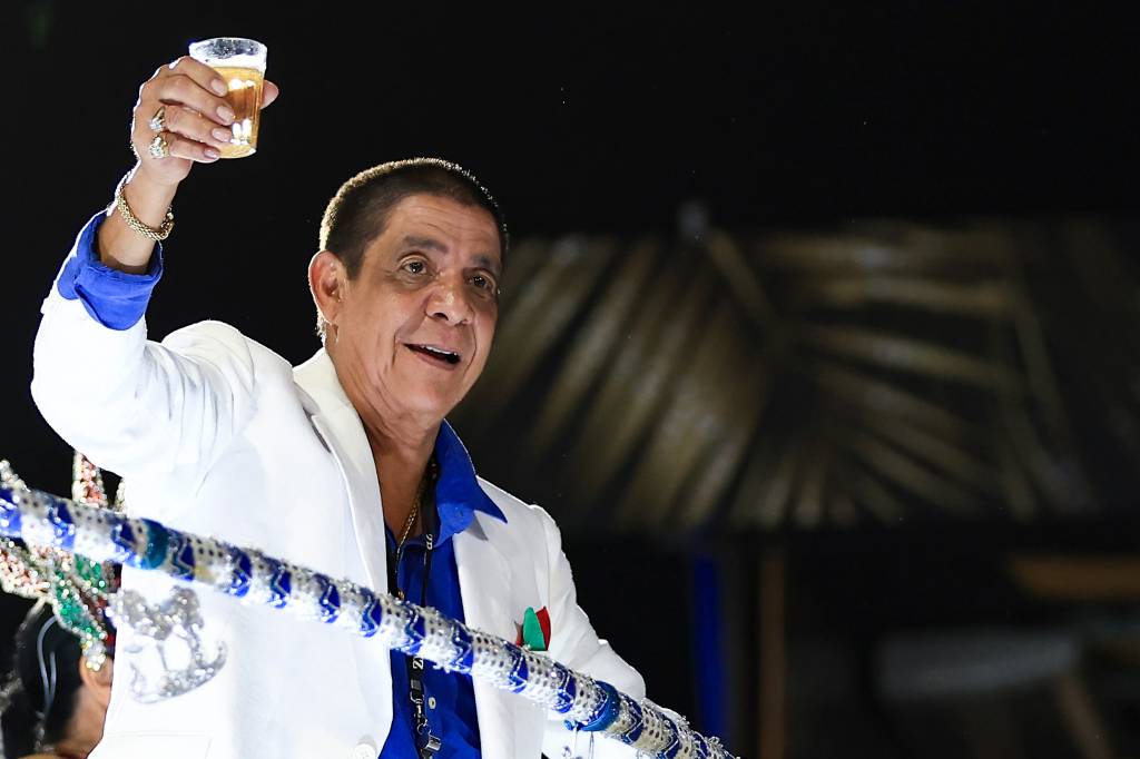 A inusitada conversão de Zeca Pagodinho em troféu de um festival; confira