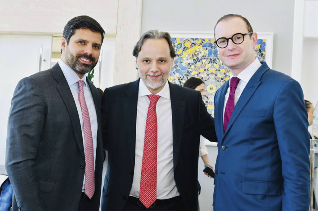 MANOEL-CARLOS-PRERROGATIVAS-ZANIN-2022-091.jpg DISPUTA - Manoel Carlos e Zanin, com Marco Aurélio (ao centro): em campanha -