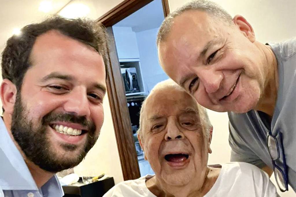 GERAÇÕES - Com o filho Marco Antônio e o pai, Sérgio: visitas permitidas, desde que não façam parte dos processos -