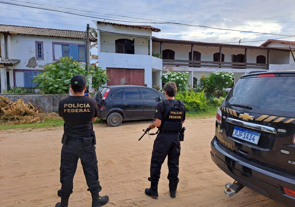 PF faz operação contra golpistas em São Pedro da Aldeia (RJ).