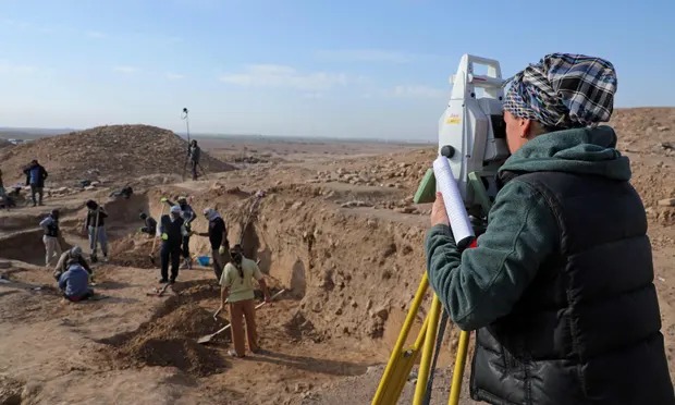 Archaeologists and workers excavate the ancient Sumerian city of Girsu, located in modern-day Tello, Iraq.