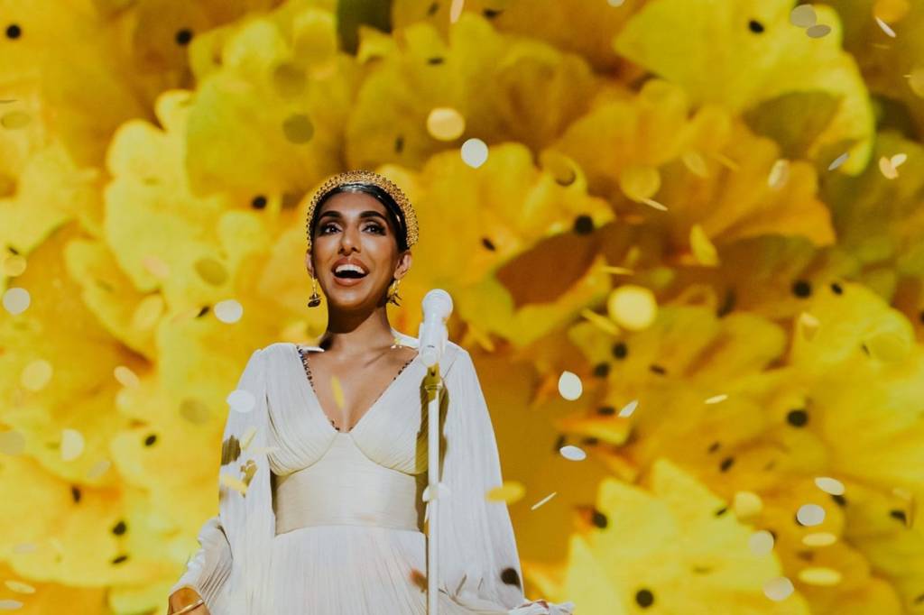 “A depressão não é tudo o que sou”, diz poeta indiana Rupi Kaur
