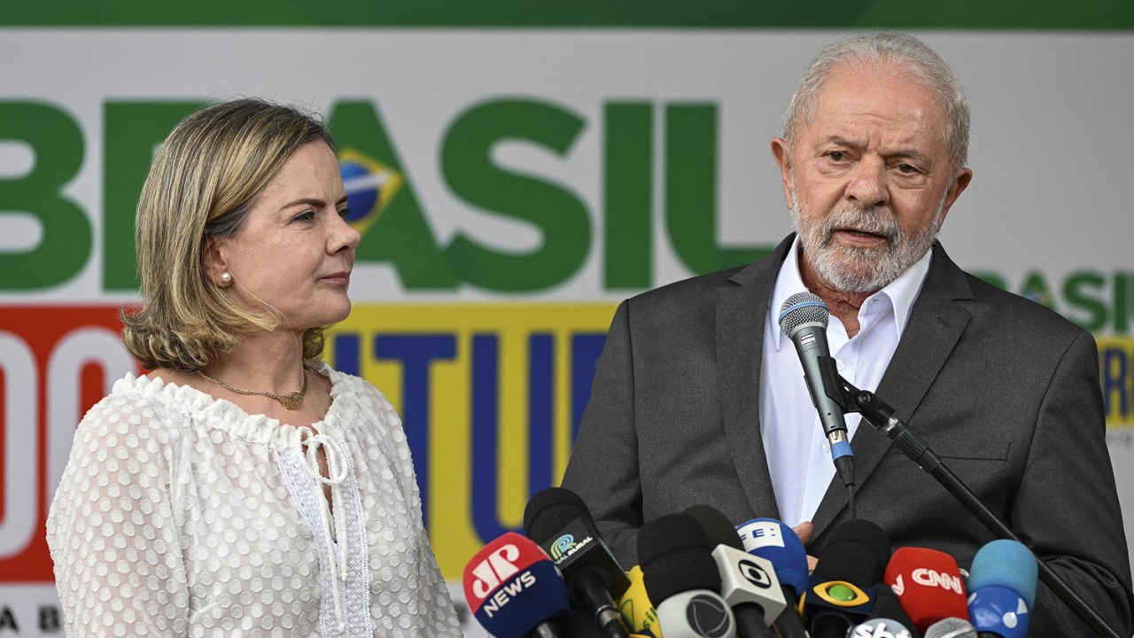 REVÉS - Gleisi Hoffmann, com Lula: proximidade com o chefe do Poder Executivo não foi suficiente para a presidente do PT