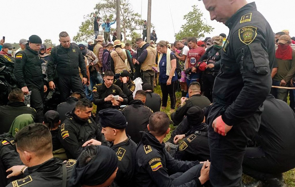 Handout picture relesaed by the Colombian Ombudsman press office showing members of the Colombian police after being detained during a protest by peasants and indigenous people against an oil company which left a police officer and a peasant dead, according to authorities on March 3, 2023, in San Vicente del Caguan municipality, Caqueta department, Colombia. (Photo by Handout / Colombian Ombudsman / AFP) / RESTRICTED TO EDITORIAL USE - MANDATORY CREDIT "AFP PHOTO " - NO MARKETING - NO ADVERTISING CAMPAIGNS - DISTRIBUTED AS A SERVICE TO CLIENTS
