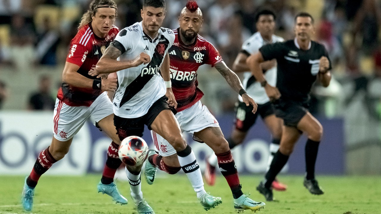 DAVI E GOLIAS - Jogo entre Vasco e Flamengo: propostas querem diminuir a diferença de faturamento entre os clubes