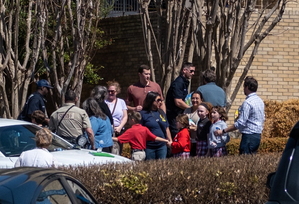 NASHVILLE, TN - MARCH 27: Children arrive at Woodmont Baptist Church to be reunited with their families after a mass shooting at The Covenant School on March 27, 2023 in Nashville, Tennessee. According to initial reports, three students and three adults were killed by the shooter, a 28-year-old woman. The shooter was killed by police responding to the scene. Seth Herald/Getty Images/AFP (Photo by Seth Herald / GETTY IMAGES NORTH AMERICA / Getty Images via AFP)