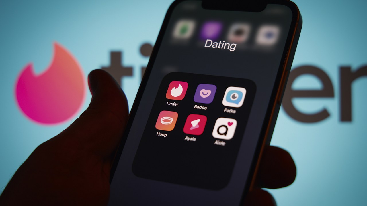 DEU MATCH - Ao alcance das mãos: apps se tornaram populares ao encurtar caminhos para conhecer parceiros