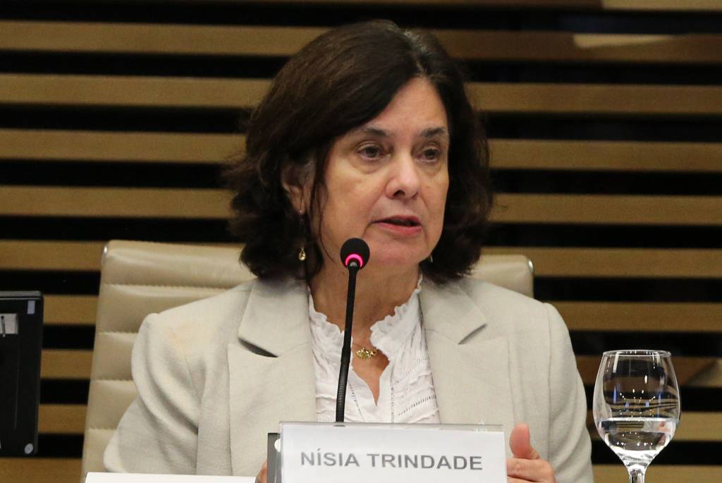 Governo vai antecipar vacinação contra gripe na região Norte, diz ministra