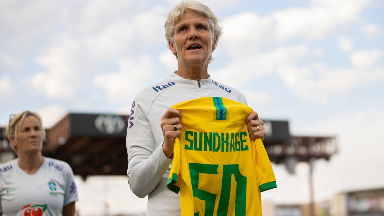 A técnica da seleção brasileira, Pia Sundhage: troféu do Mundial chega ao Brasil em evento que simboliza o início da corrida pela vitória. -