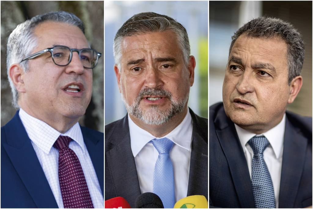 ALEXANDRE-PADILHA-2023-3-e.jpg PITO - Os ministros Alexandre Padilha, Paulo Pimenta e Rui Costa: “Eu vou ter de pedir autorização de vocês para falar o que penso? Era só o que faltava”