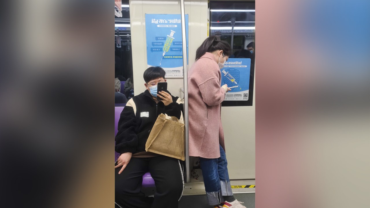 EXCEÇÃO - Metrô de Pequim: raro local em que se exige máscara