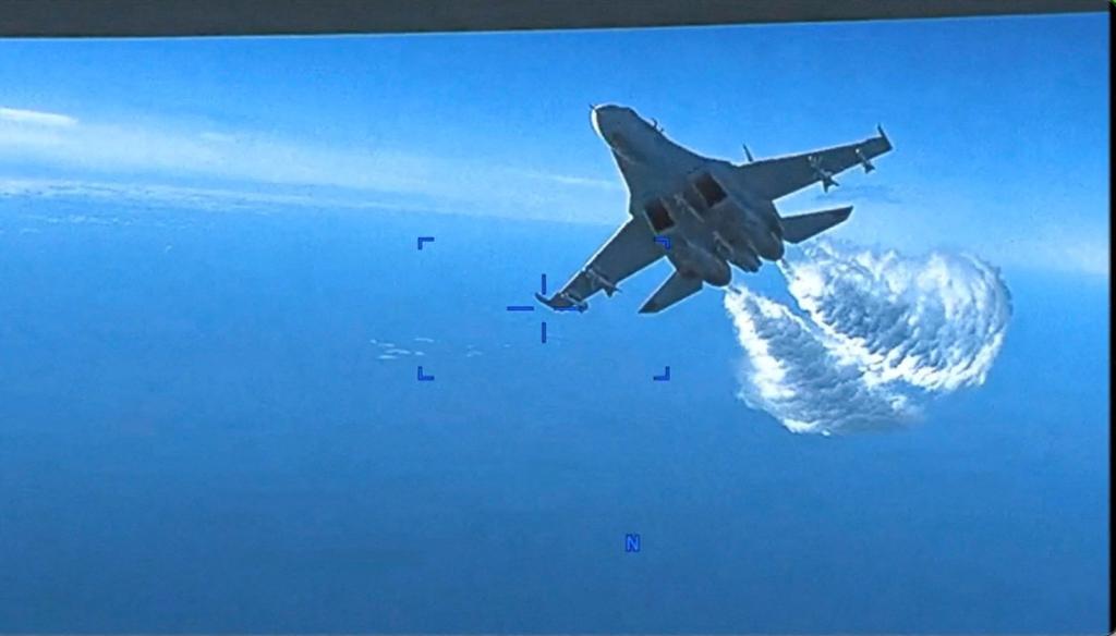 Pentágono divulgou vídeo que mostra avião militar russo abatendo drone dos EUA, e acusa moscou de 'imprudência'. 16/03/2023 -