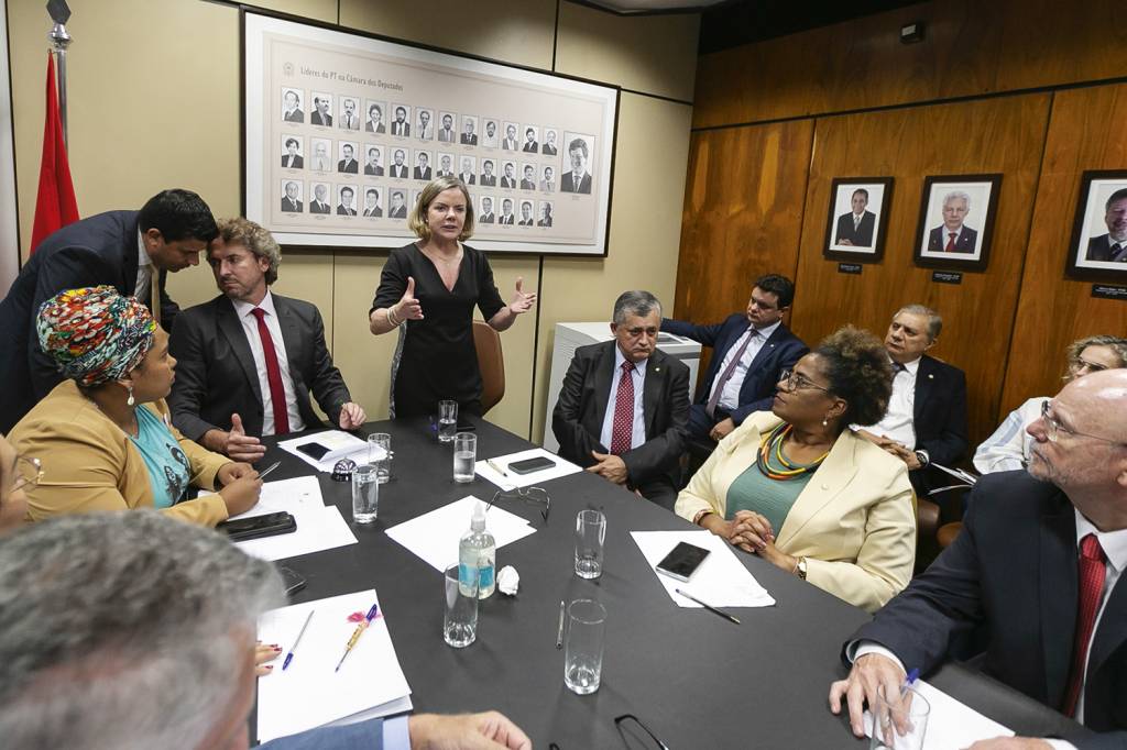 ESTRATÉGIA - Reunião do PT: interesse total em ter Bolsonaro como adversário