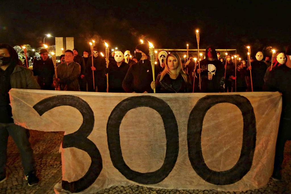GRUPO-300-BRASIL-PALACIO-PLANALTO-SARA-WINTER-2020-1-(3).jpg A SEMENTE - Manifestações: por quatro anos, bolsonaristas radicais pregaram confrontos com o STF