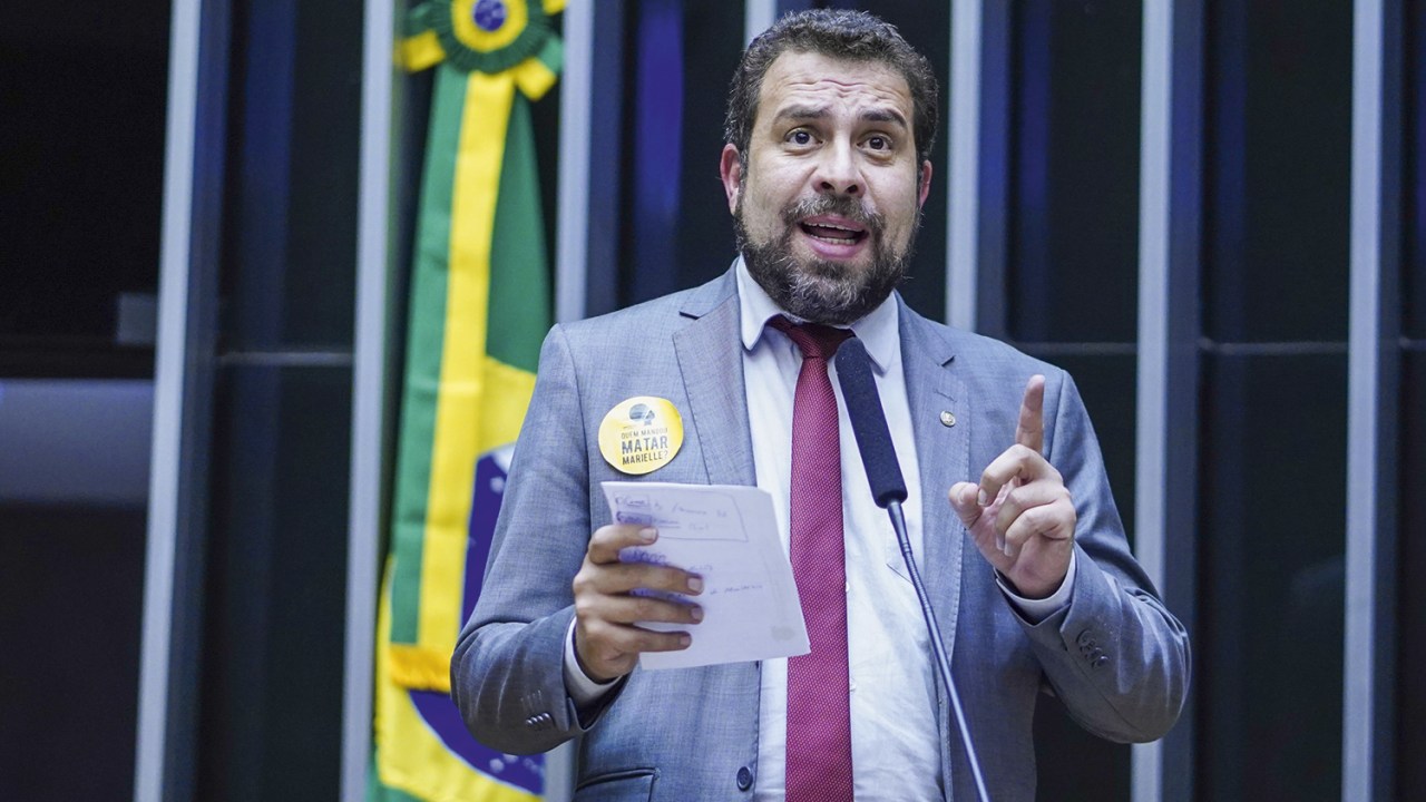 DUALIDADE - O líder do MTST na tribuna: ideias modernas de gestão pública e apego a velhos dogmas do PSOL