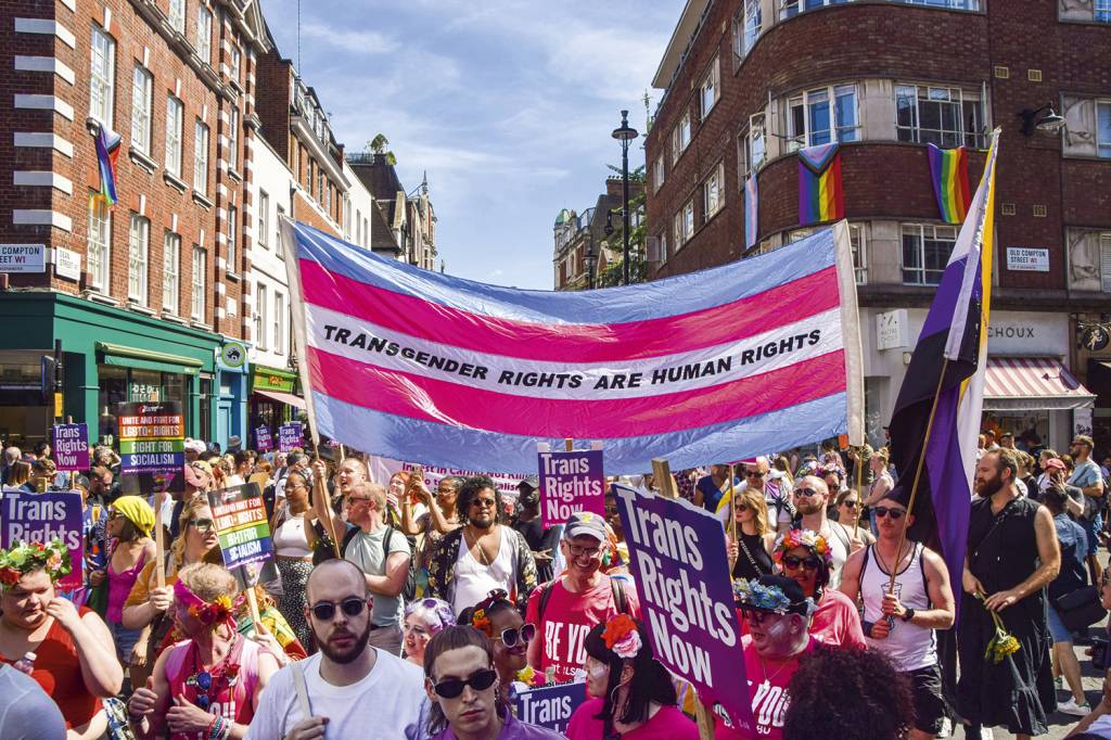 O GRITO - Manifestação a favor dos direitos trans: uma nuvem de rejeição e desconhecimento ainda paira sobre o grupo