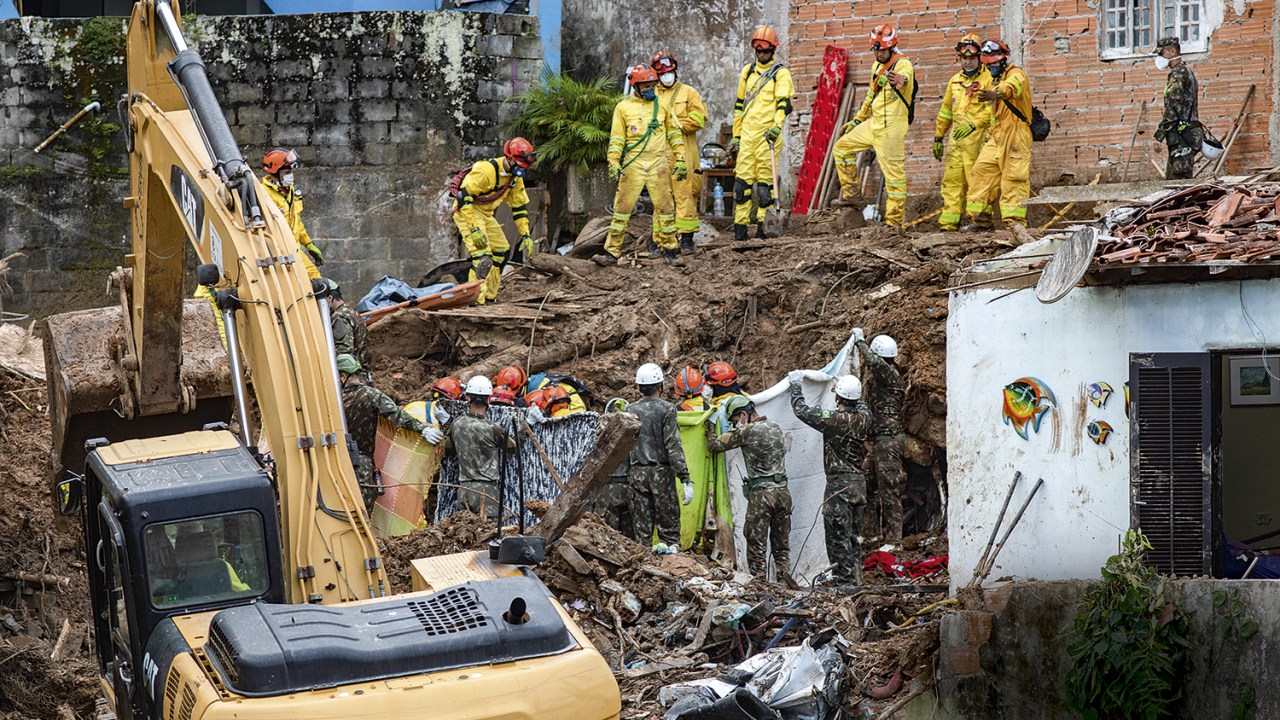 TRAGÉDIA - São Sebastião: mais de 1 000 moradores desabrigados pelas enchentes