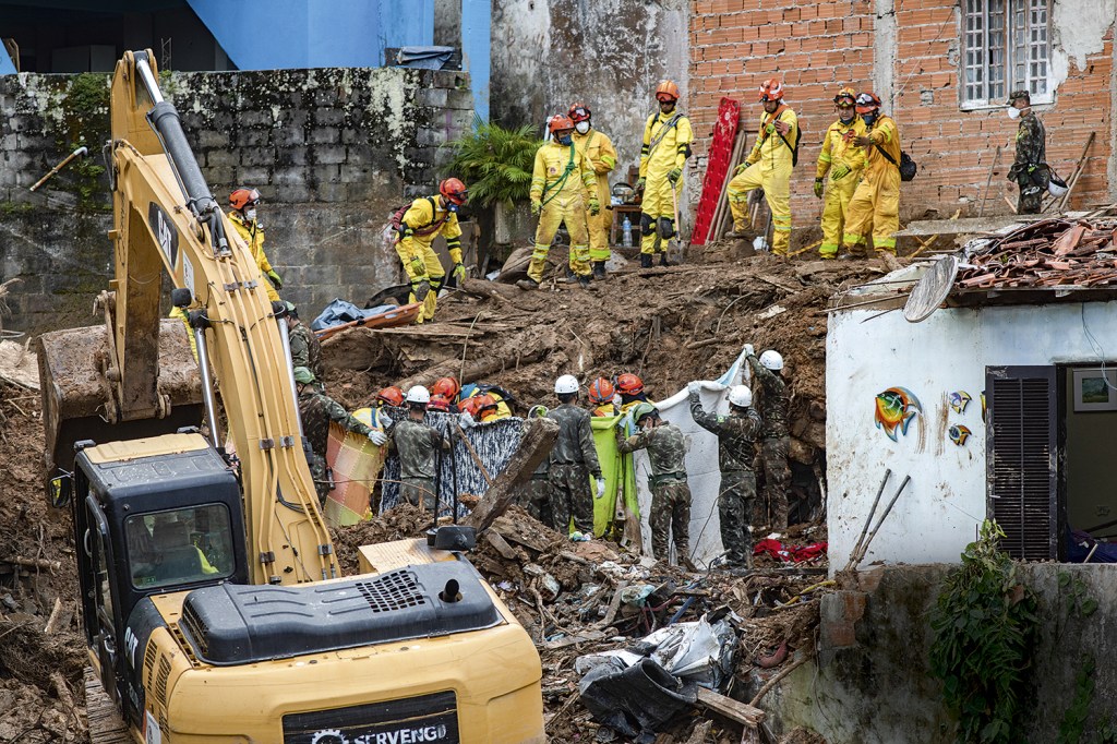 TRAGÉDIA - São Sebastião: mais de 1 000 moradores desabrigados pelas enchentes